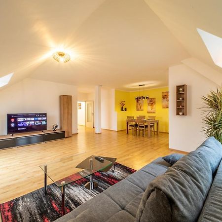 Moderne Dachgeschosswohnung - Parkplatz - Netflix Coburg Exteriör bild