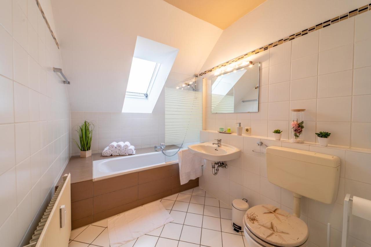Moderne Dachgeschosswohnung - Parkplatz - Netflix Coburg Exteriör bild