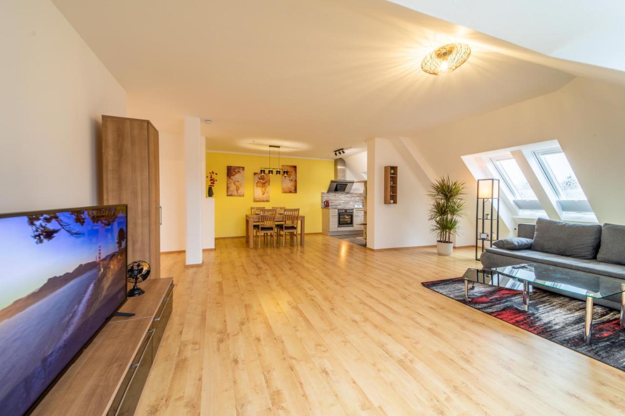 Moderne Dachgeschosswohnung - Parkplatz - Netflix Coburg Exteriör bild