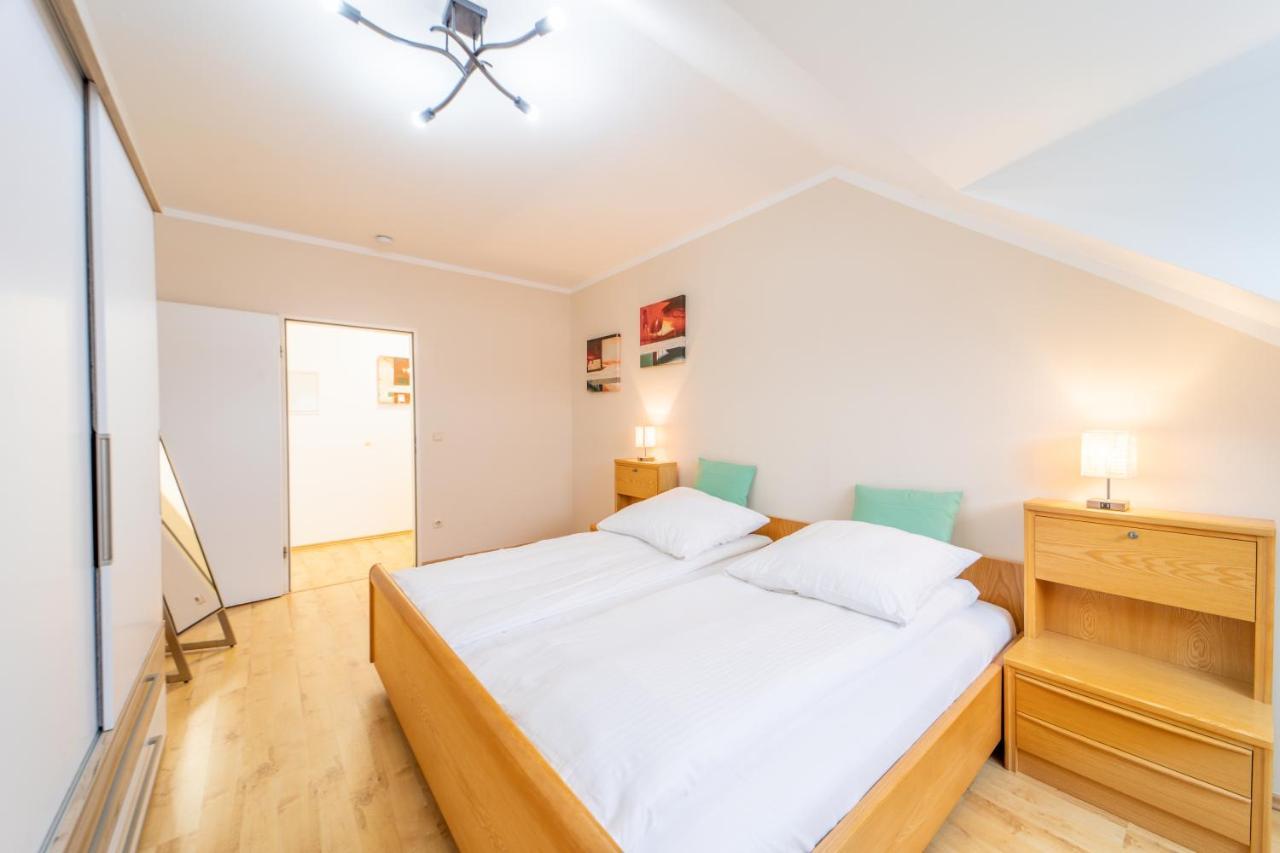 Moderne Dachgeschosswohnung - Parkplatz - Netflix Coburg Exteriör bild